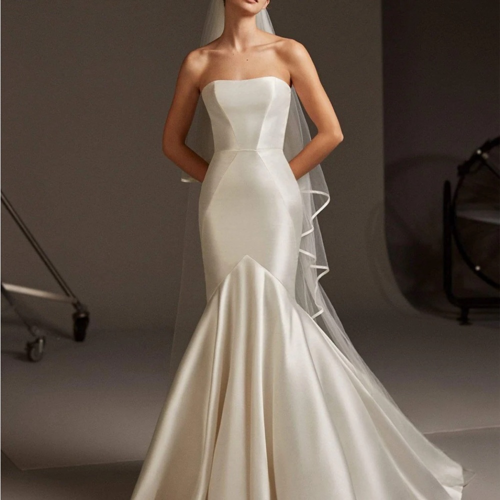 NEW, unaltered Pronovias Wedding Dress Oberon